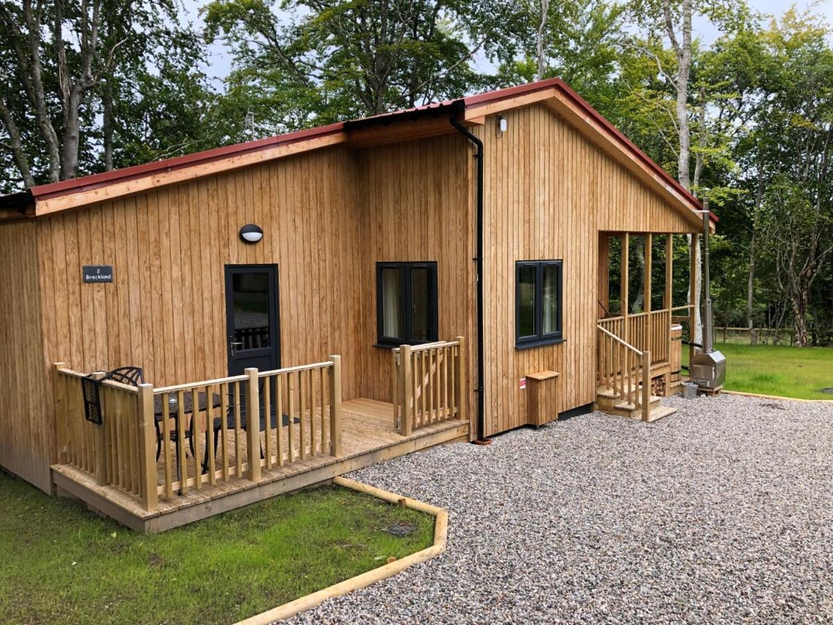 Breckland Lodge 2 With Hot Tub Belladrum Exterior foto