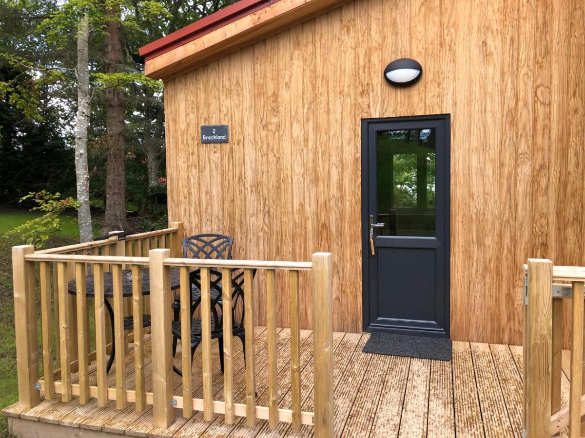Breckland Lodge 2 With Hot Tub Belladrum Exterior foto